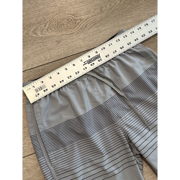 Travis Mathew Swim Trunks Men Small Grey Board Shorts Summer Beach Striped - Picture 4 of 6